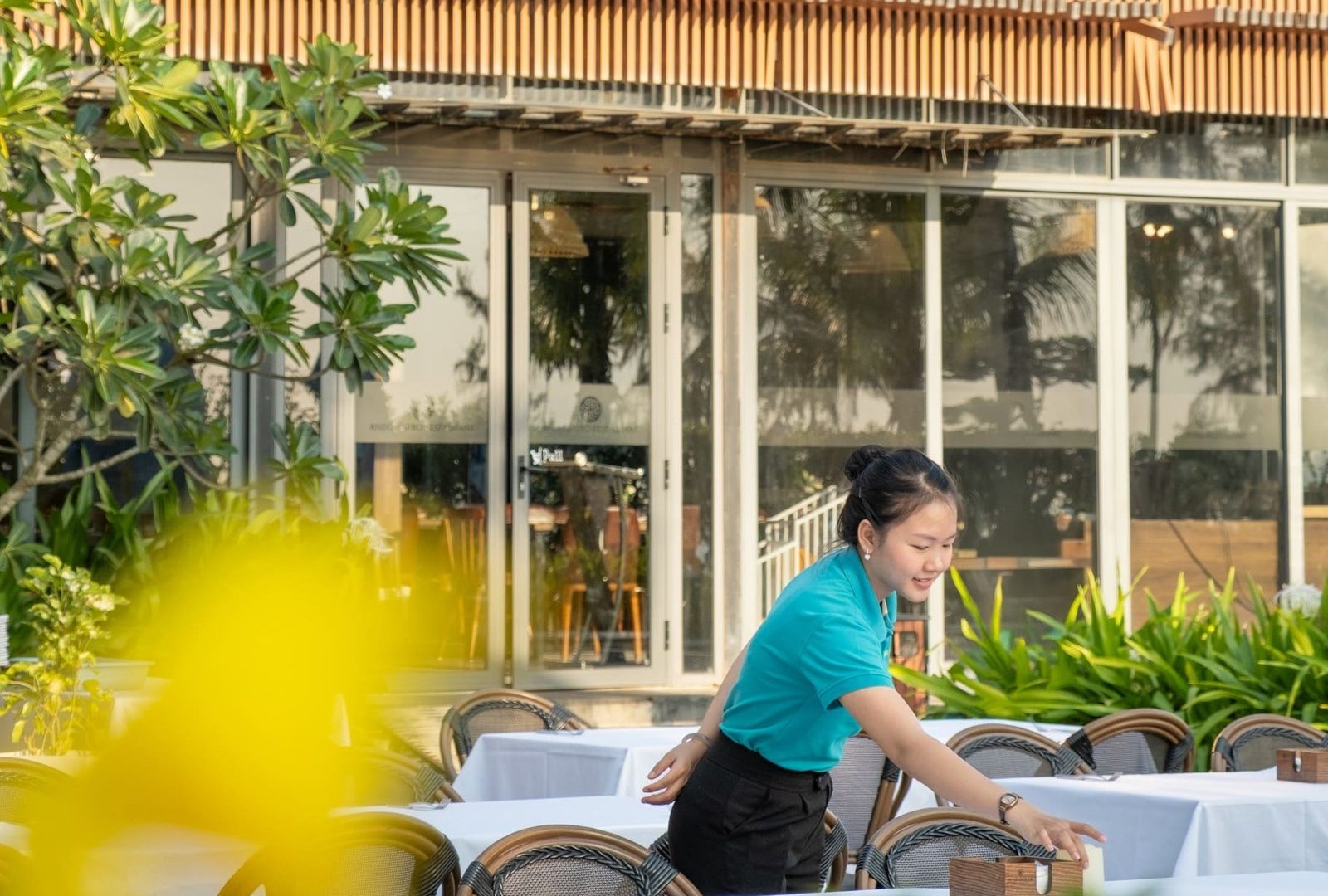Bàn ăn ngoài trời