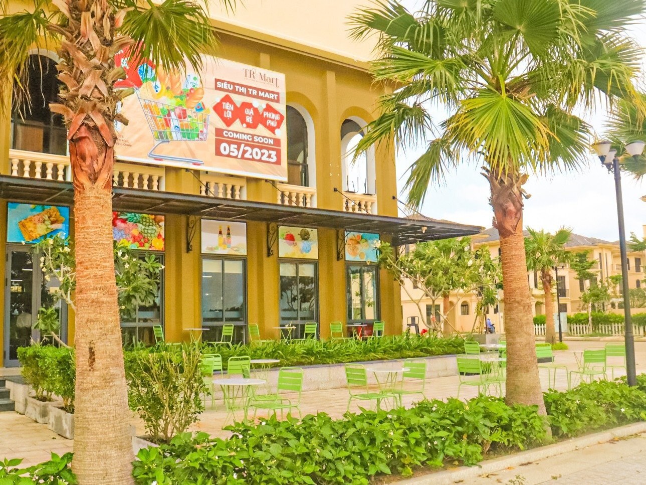 Mặt tiền TR Mart